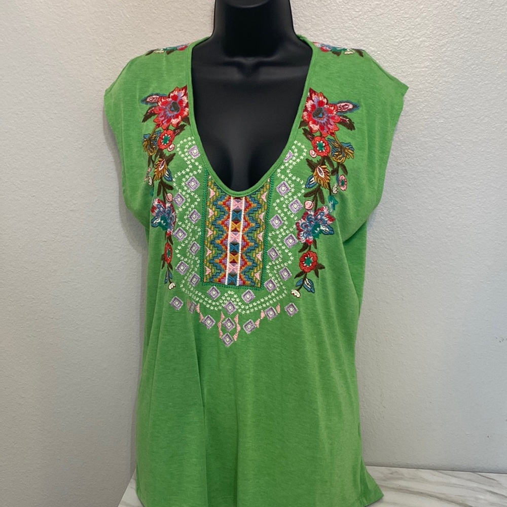 ADORE Top